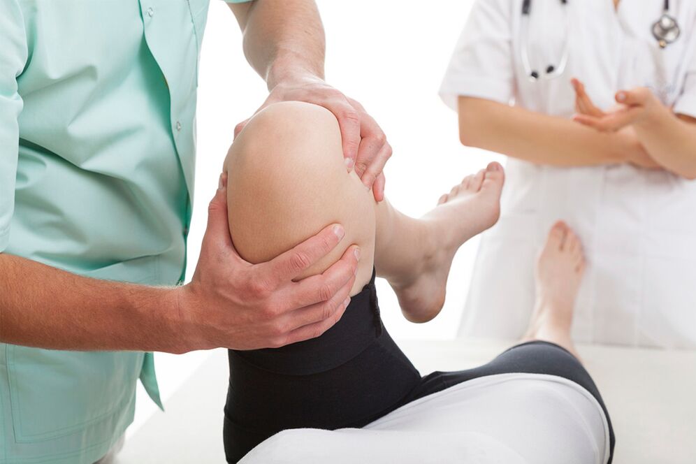 the doctor examines the knee for joint pain