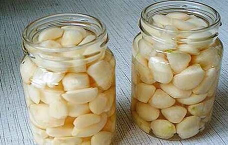 Garlic -colored alcohol to be rubbed with osteochondrosis